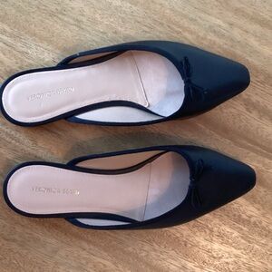Veronica Beard Catherine Mules in black